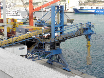 Head gear for loading ships and trucks